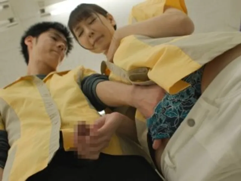 điên cuồng nắc cô nhân viên nữ dâm đãng trong siêu thị mini