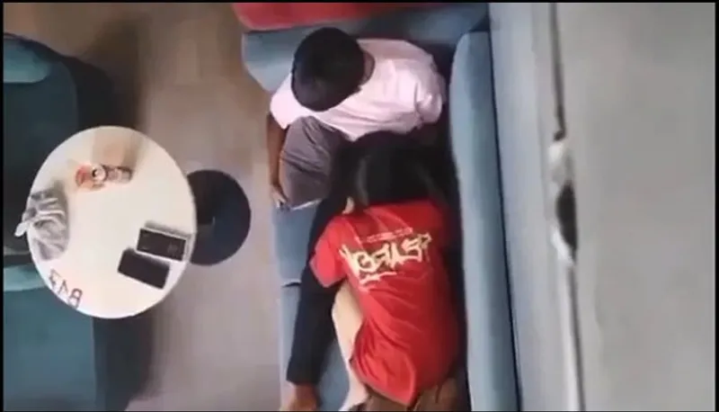 Quay lén em ghệ bú liếm cho nhân tình nơi công cộng
